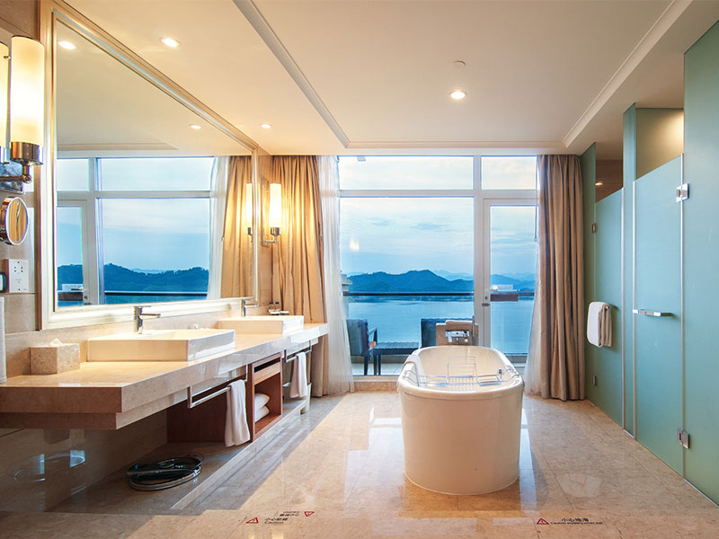 Medium Cascade Bridal Bouquet